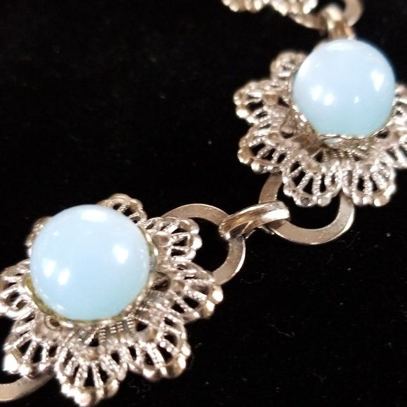 Vintage 1970s Silvertone Filigree Flower Link Bracelet - Picture 6 of 11